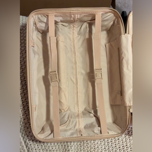 Beis 🤍 Beige Rolling Suitcase⭐️✨ - Picture 5 of 10